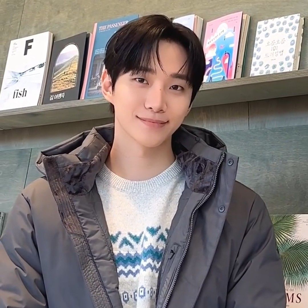 イ・ジュノの最近の活動ショット