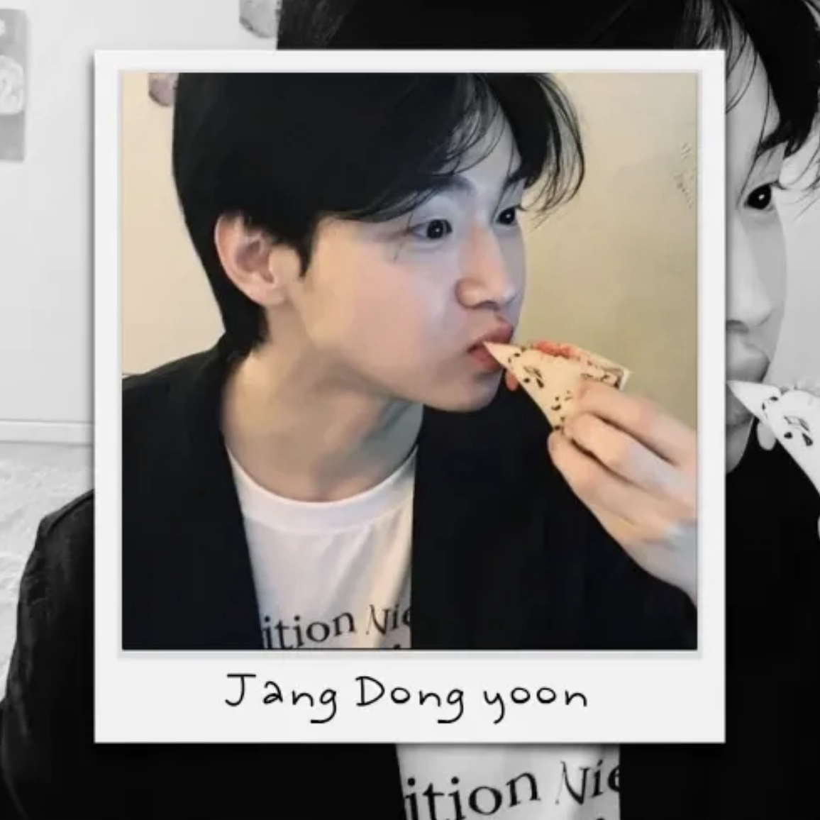 A moment captured by a fan of Jang Dongyoon
