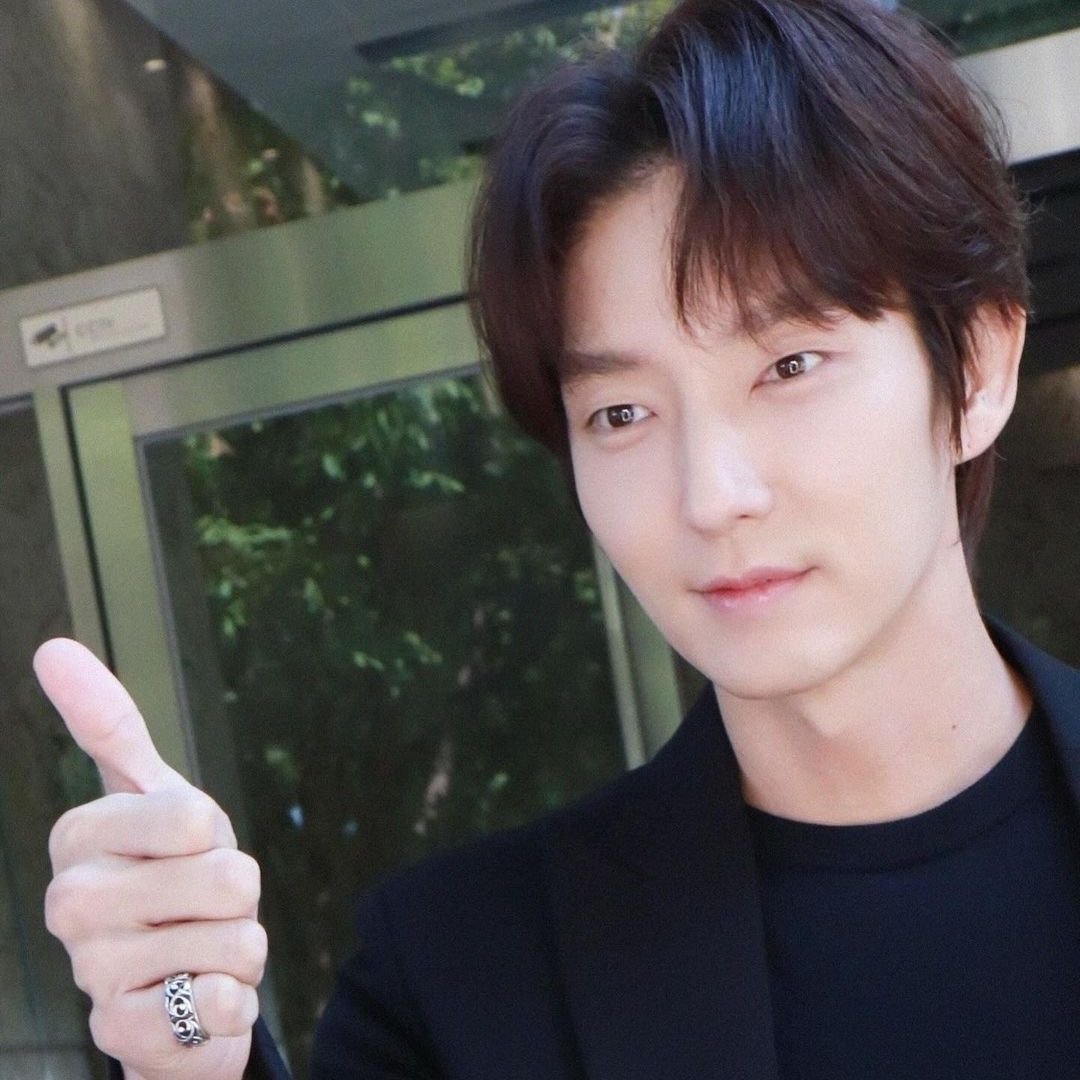 Behind-the-scenes cut of Lee Joongi