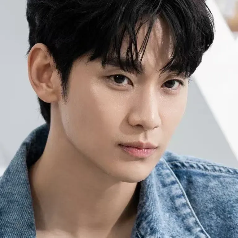 A moment captured by a fan of Kim Soohyun