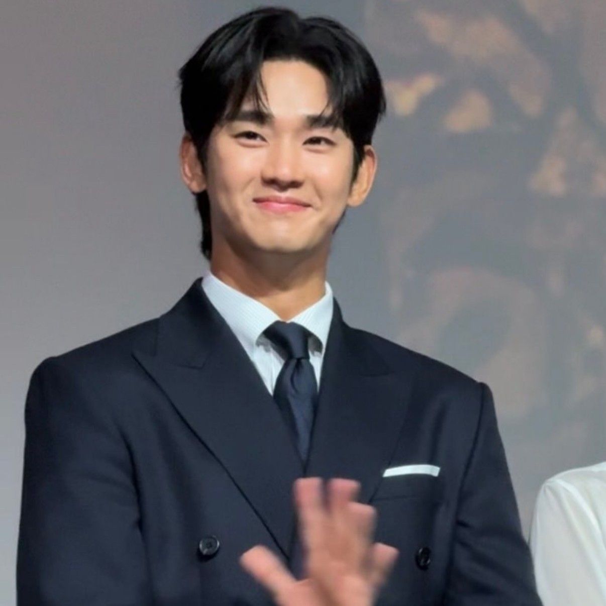 金秀賢的最新照片