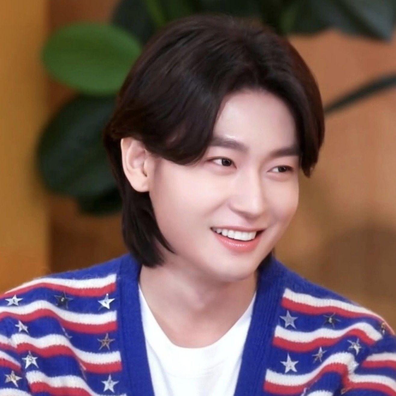 Behind-the-scenes cut of Kim Yongbin