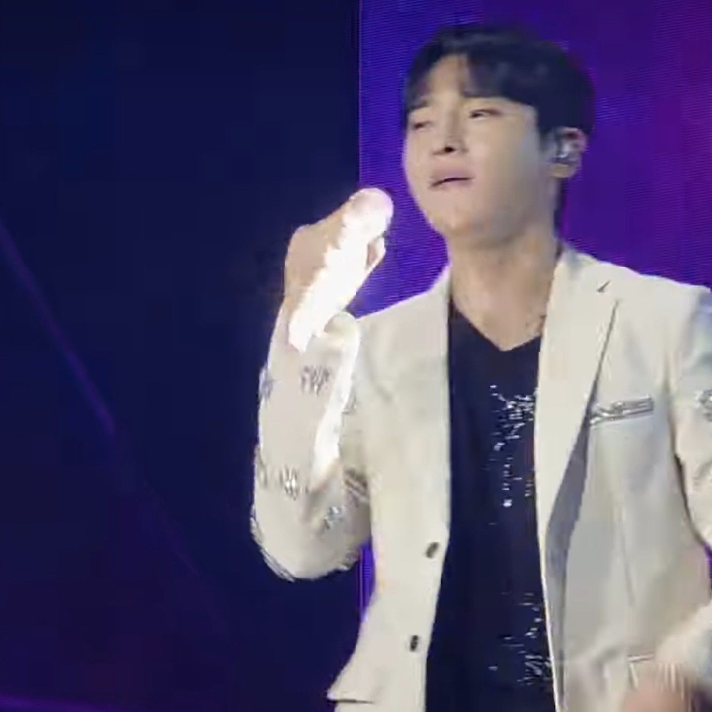 Behind-the-scenes cut of Seong Ri