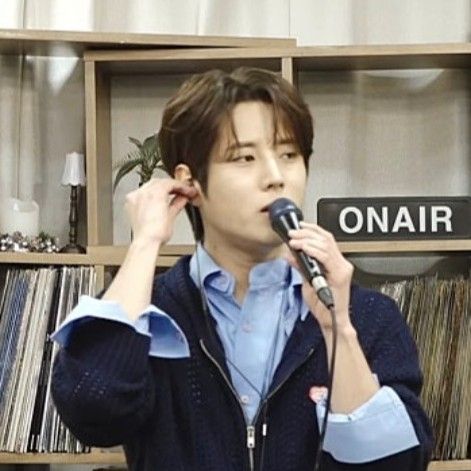 粉絲拍下的金俊賢瞬間