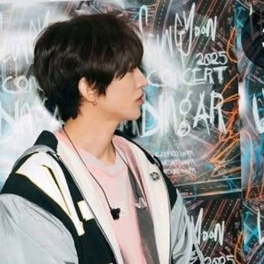 A moment captured by a fan of Lee Seungyoon