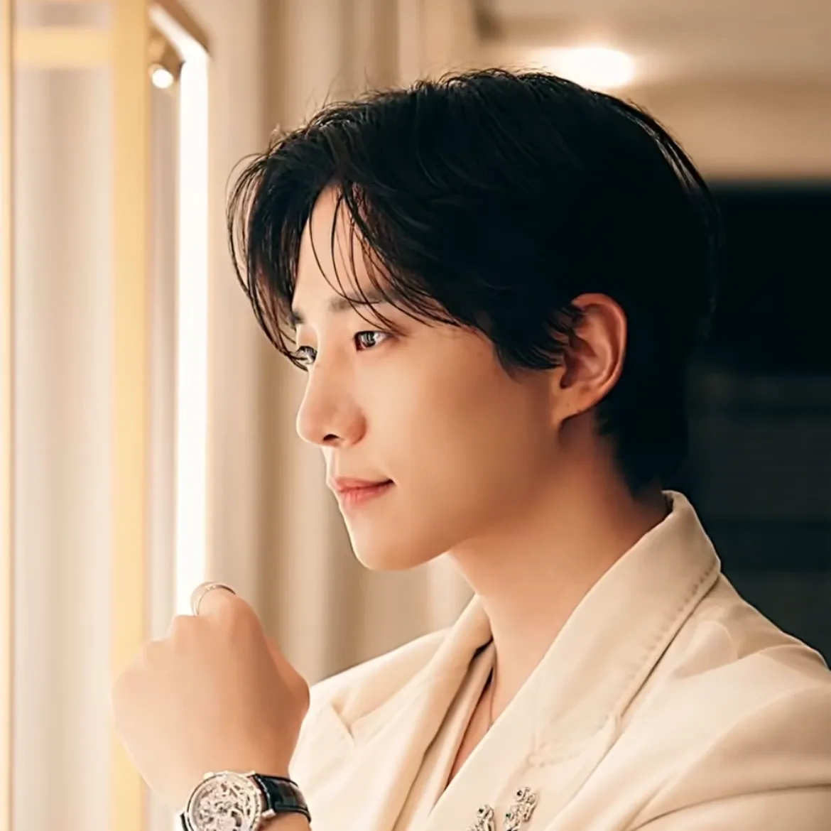 Behind-the-scenes cut of Lee Junho
