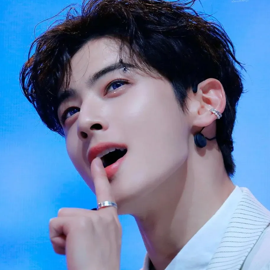 Recent activity shot of Cha Eunwoo