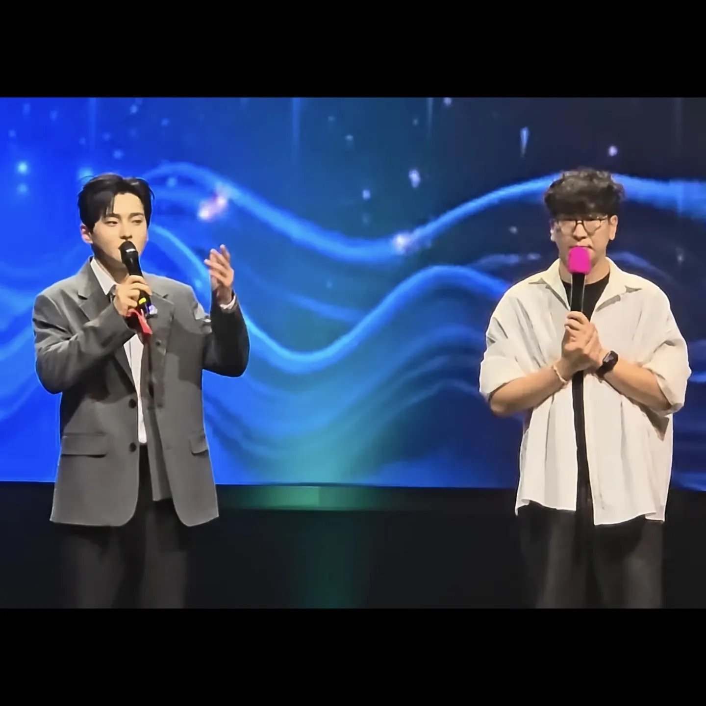 A moment captured by a fan of Seong Ri