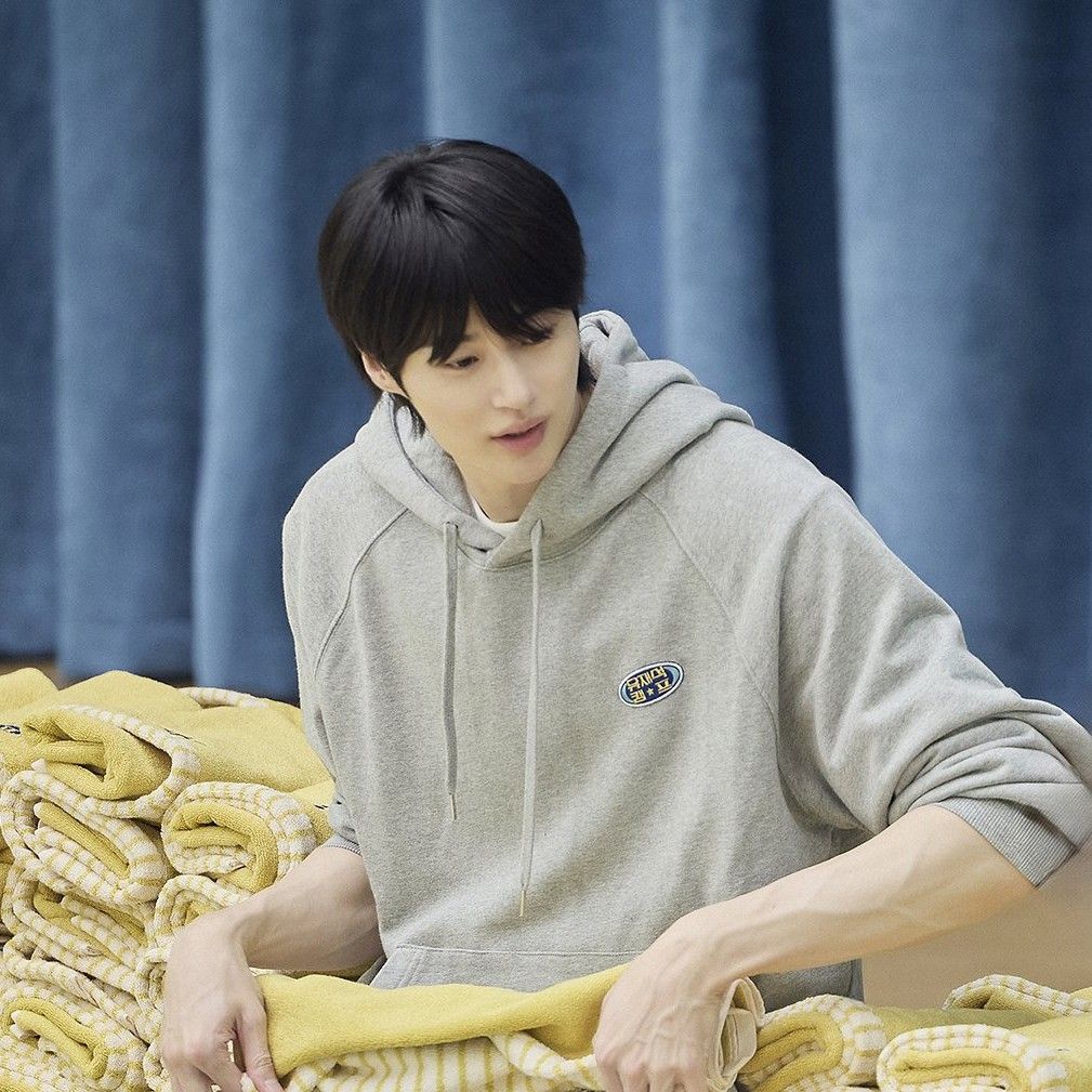 Behind-the-scenes cut of Byeon Wooseok