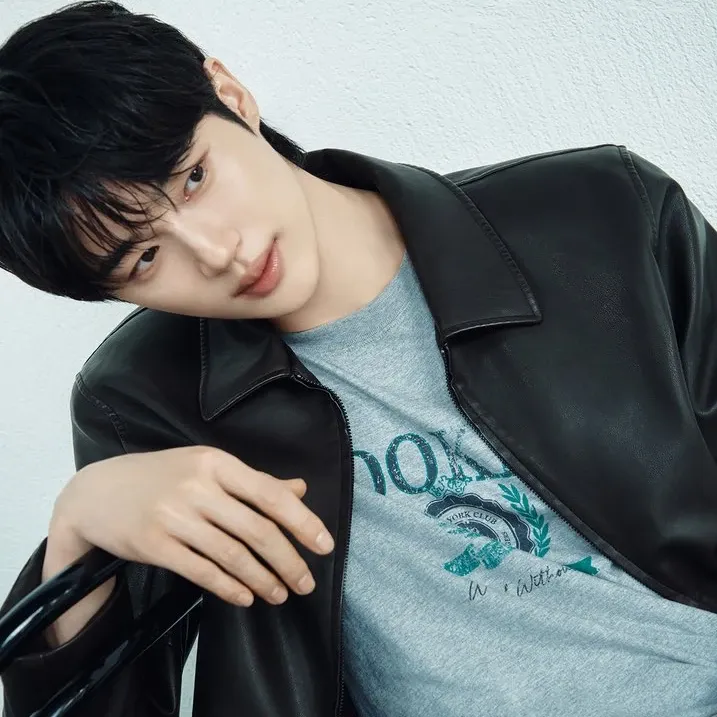 Recent activity shot of Byeon Wooseok