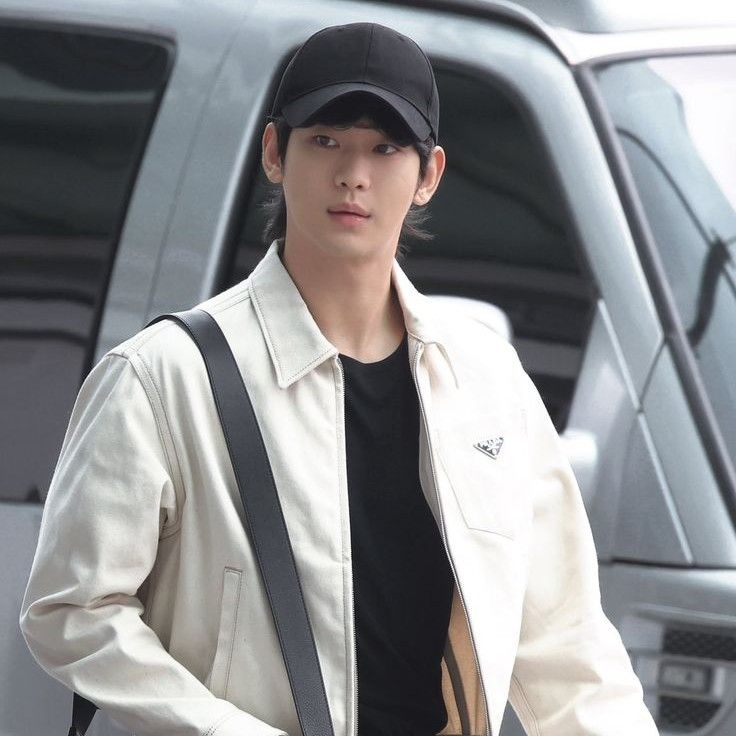 粉絲拍下的金秀賢瞬間