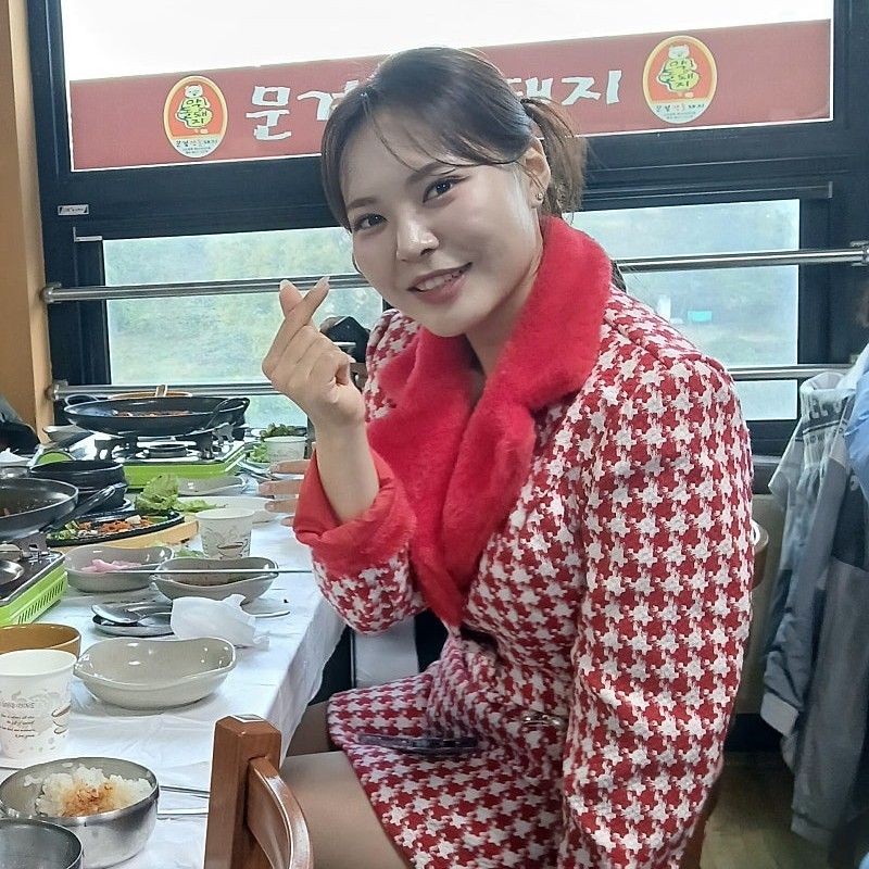 A moment captured by a fan of Miss Kim