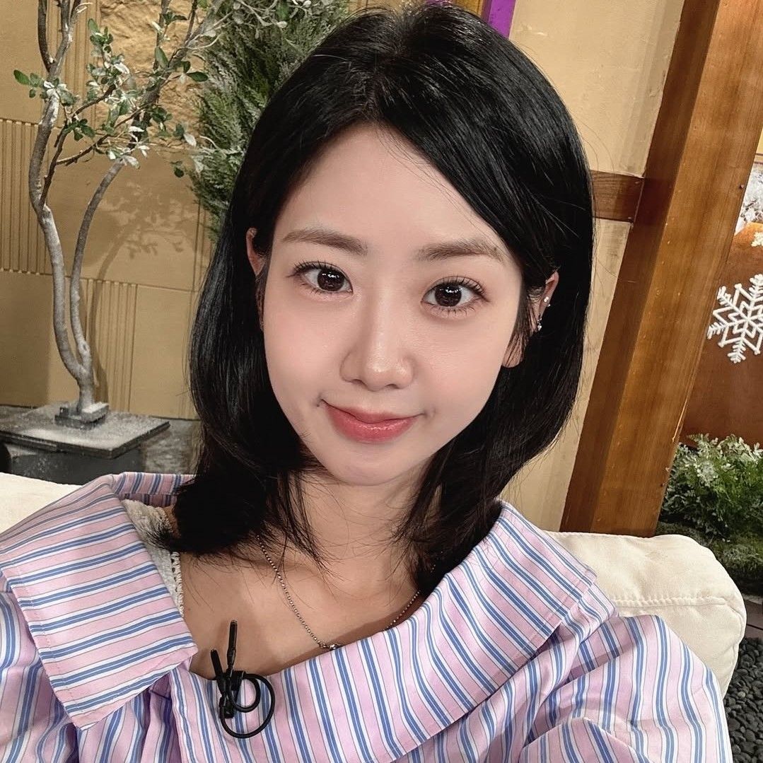 A moment captured by a fan of Kang Hyeyeon