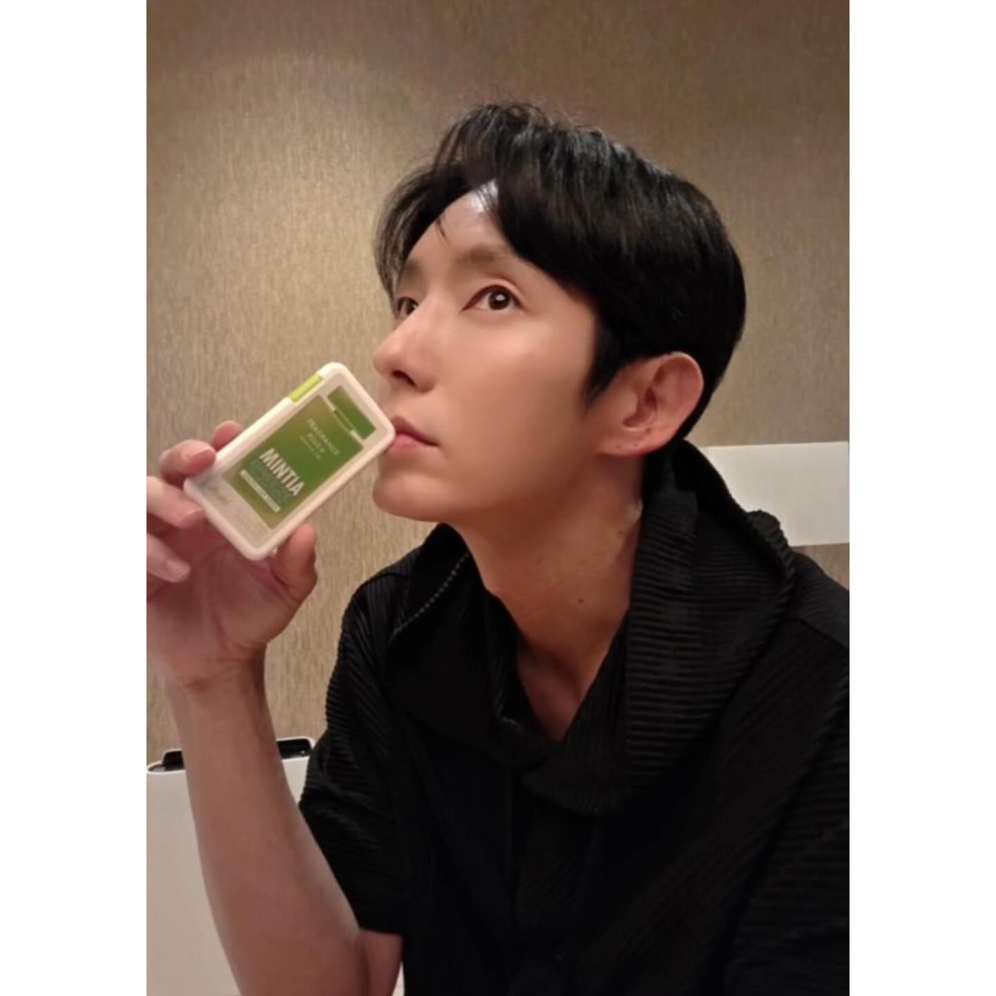 A moment captured by a fan of Lee Joongi