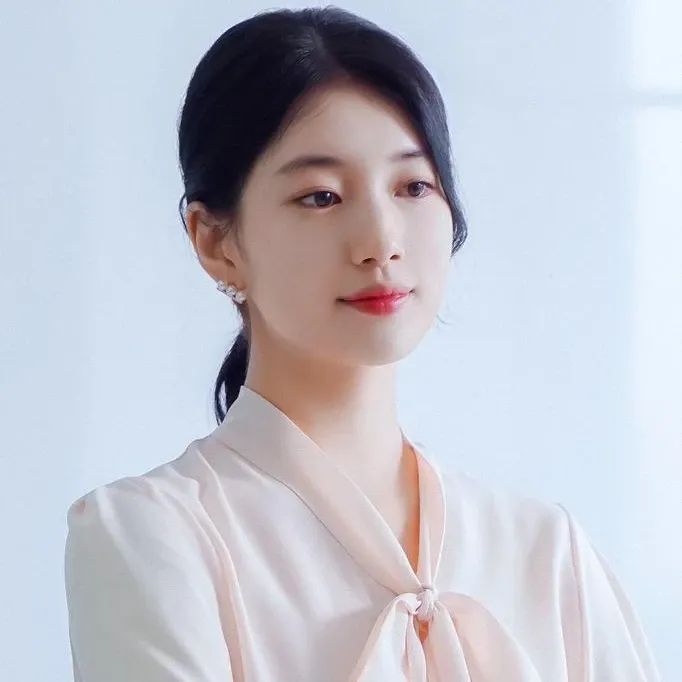A moment captured by a fan of Bae Suzy