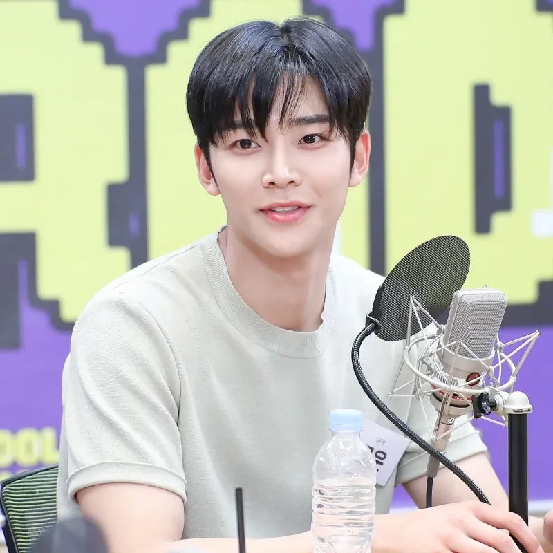 Cuplikan di balik layar dari Rowoon