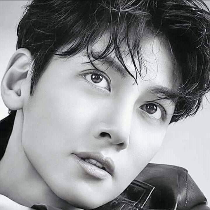 粉絲拍下的池昌旭瞬間