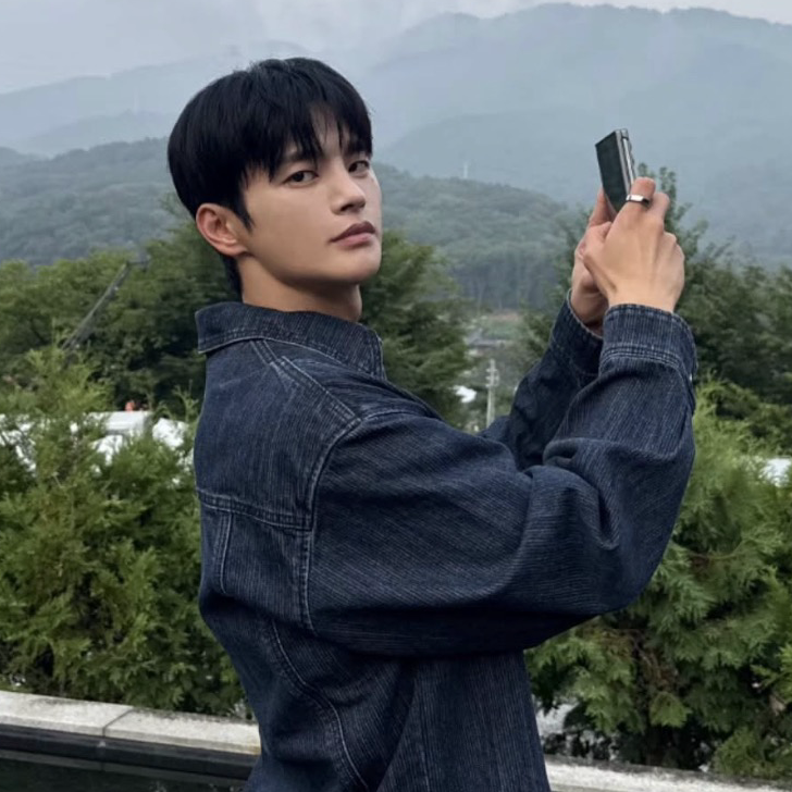 Momen yang diabadikan oleh penggemar Seo Inguk