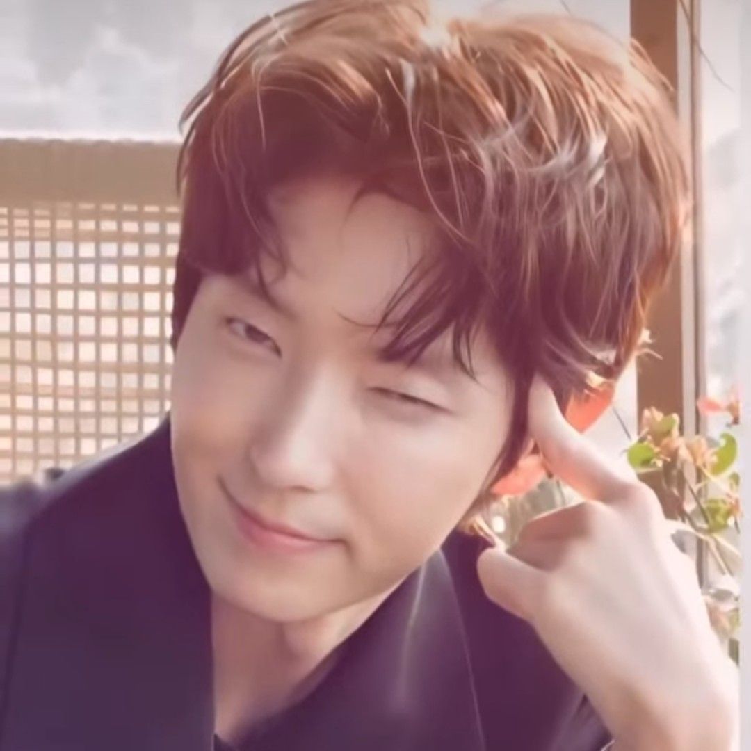 Behind-the-scenes cut of Lee Joongi