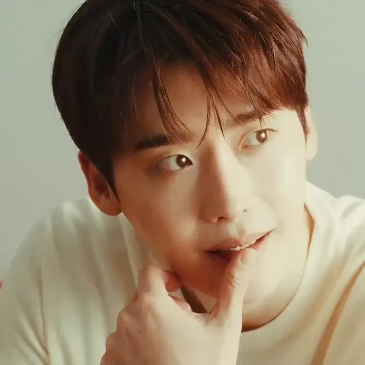 Behind-the-scenes cut of Lee Jongsuk