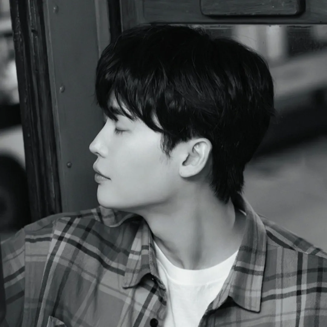 Latest photo of Lee Jongsuk