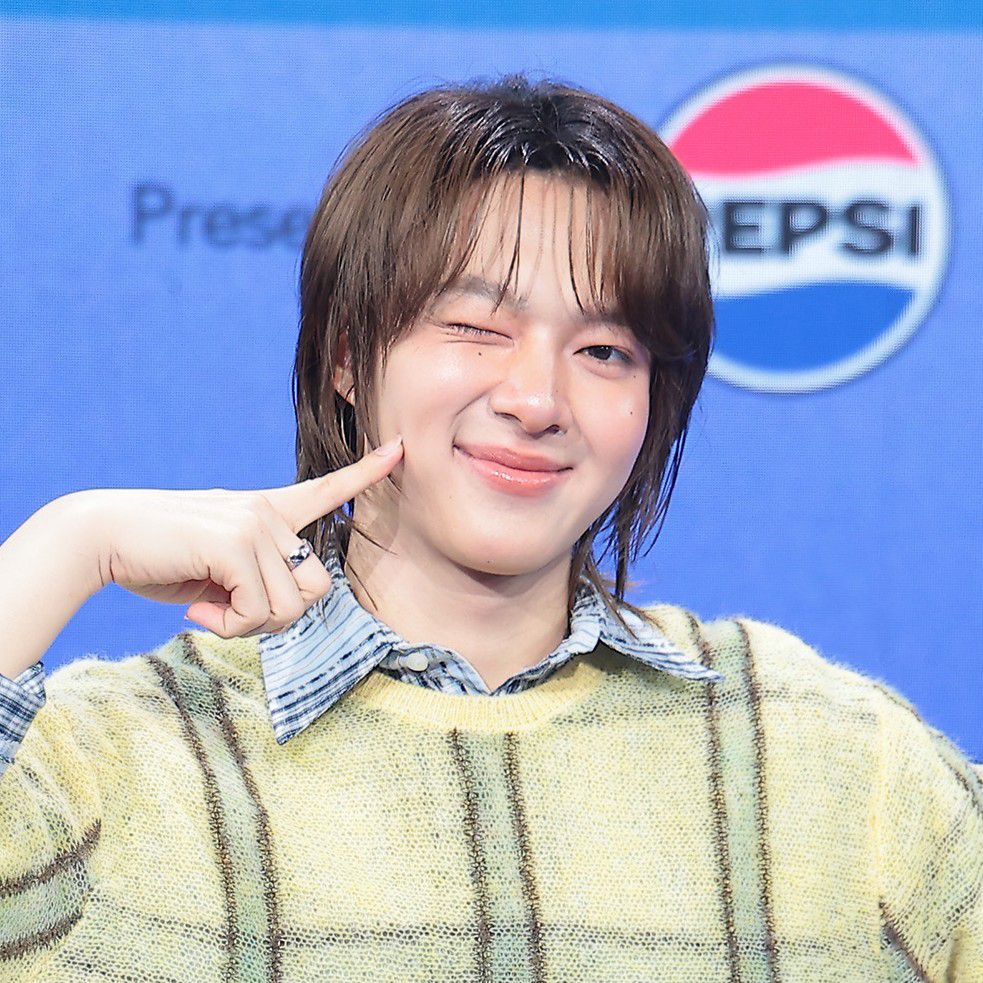 Konten selebriti populer yang sedang hangat di komunitas