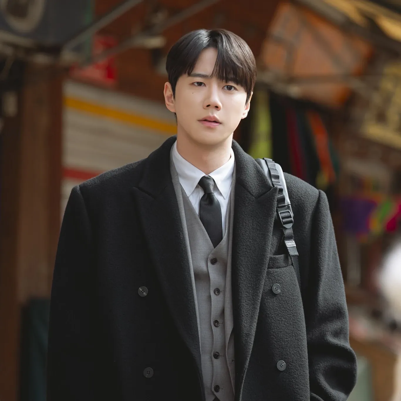 Behind-the-scenes cut of Lee Junyoung