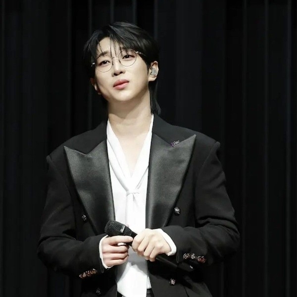 A moment captured by a fan of An Sunghoon