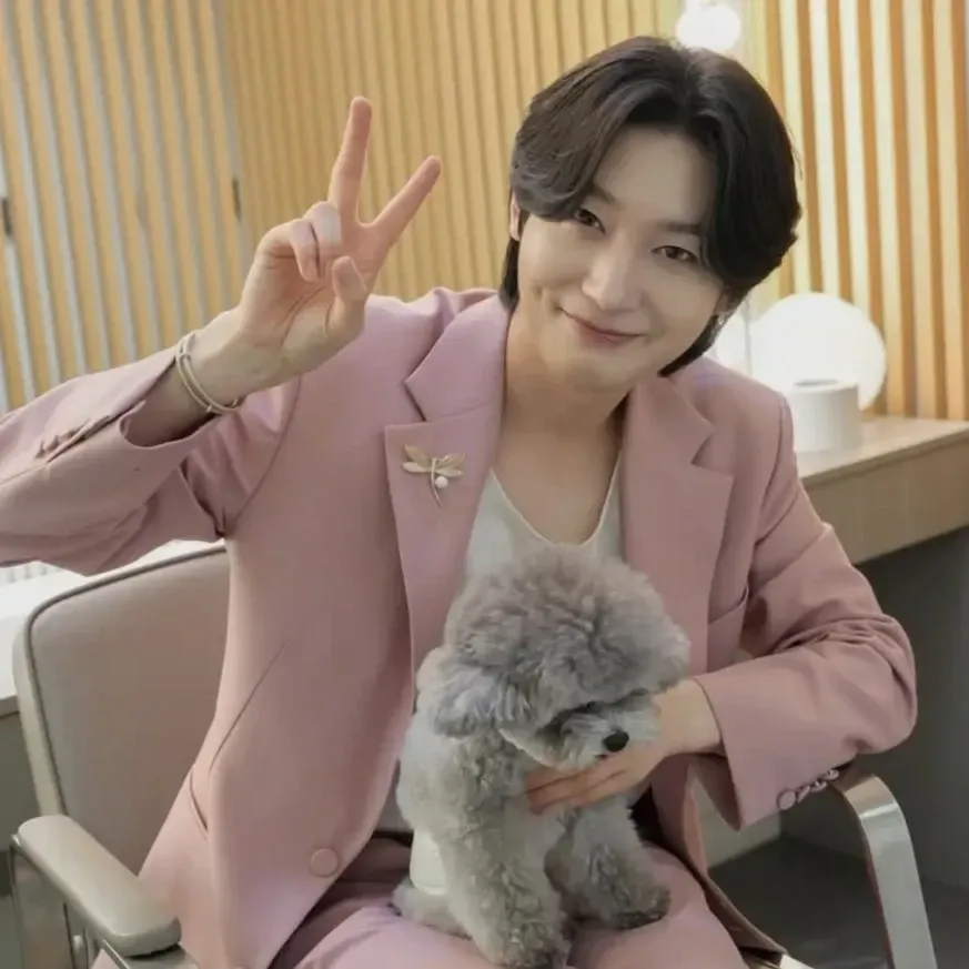 Latest photo of Kim Yongbin