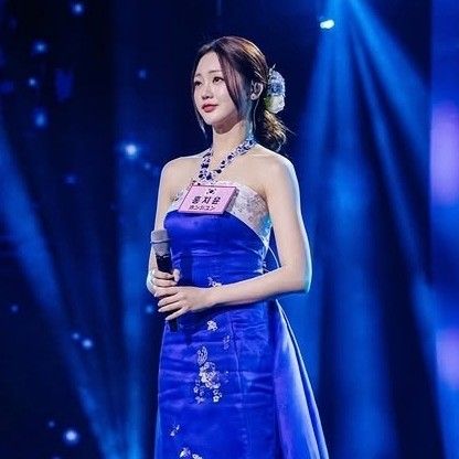 Behind-the-scenes cut of Hong Jiyoon