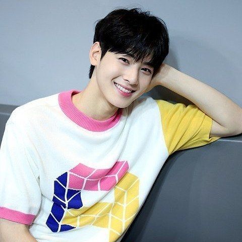 Behind-the-scenes cut of Cha Eunwoo