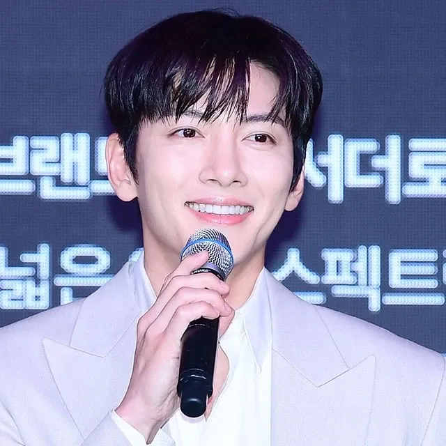 Behind-the-scenes cut of Ji Changwook