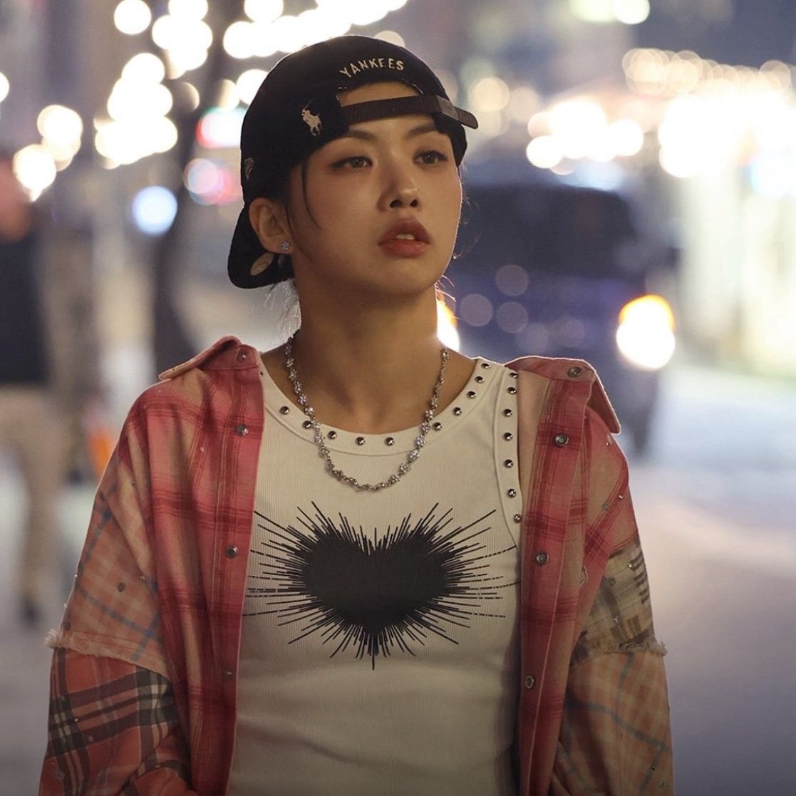 Behind-the-scenes cut of Aiki