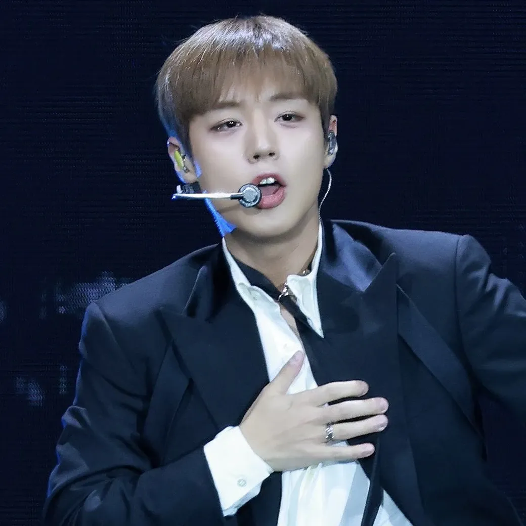 Foto terbaru dari Park Jihoon