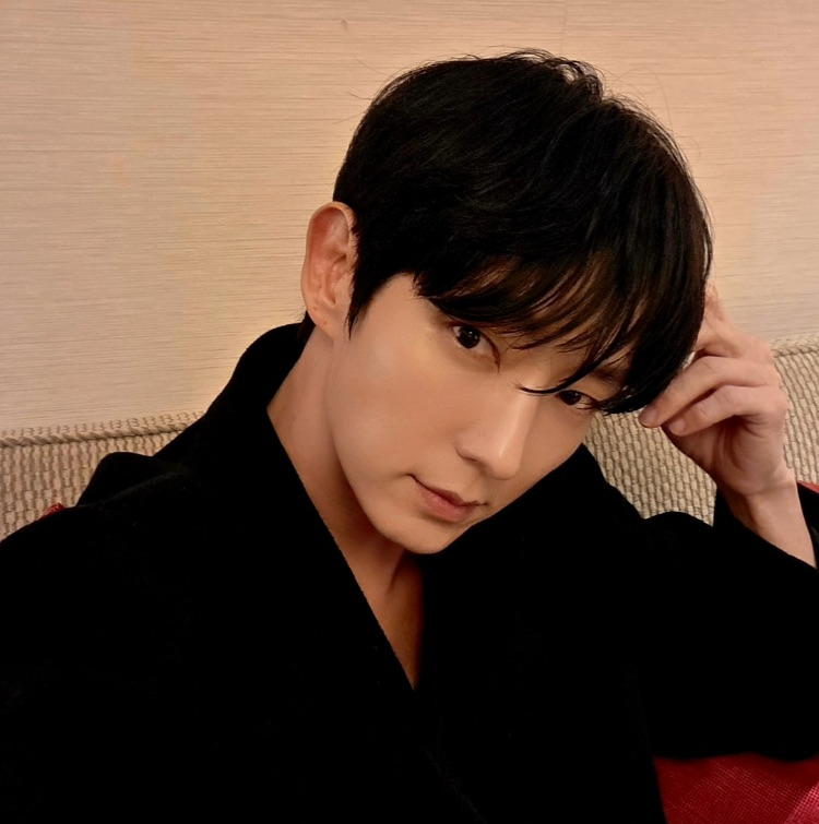 Behind-the-scenes cut of Lee Joongi