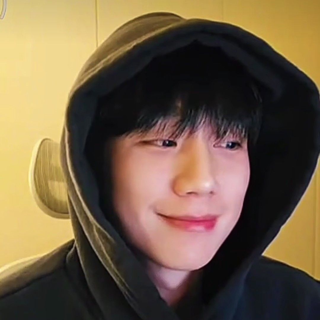 粉丝拍下的丁海寅瞬间