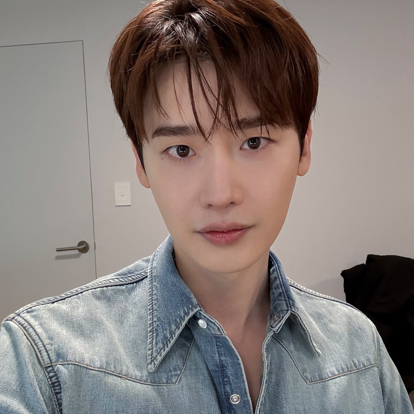 Behind-the-scenes cut of Lee Jongsuk