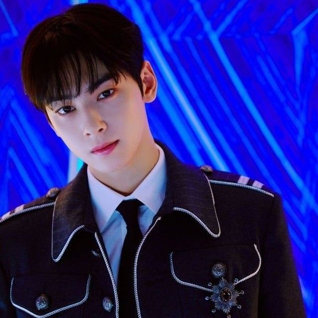 Behind-the-scenes cut of Cha Eunwoo