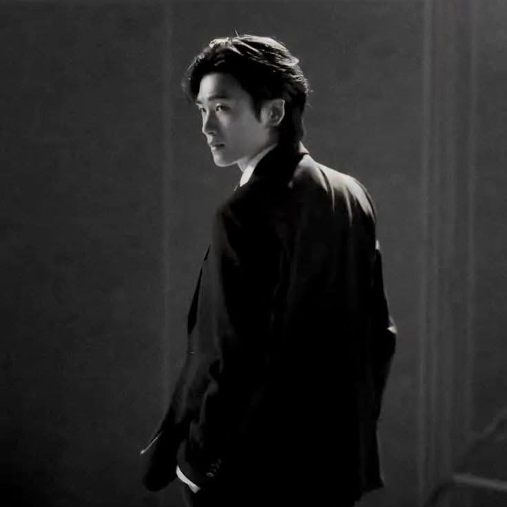 A moment captured by a fan of Park Hyungsik