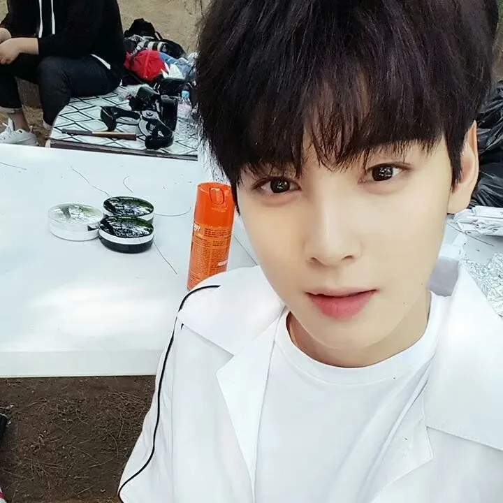A moment captured by a fan of Cha Eunwoo