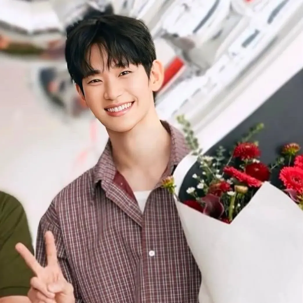 Behind-the-scenes cut of Kim Soohyun
