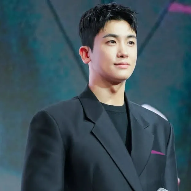 Behind-the-scenes cut of Park Hyungsik