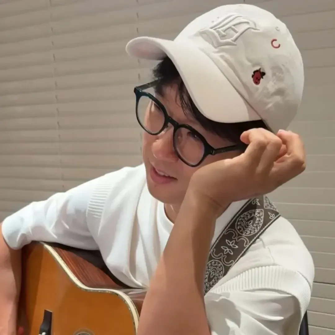 Recent activity shot of Bak Changgeun