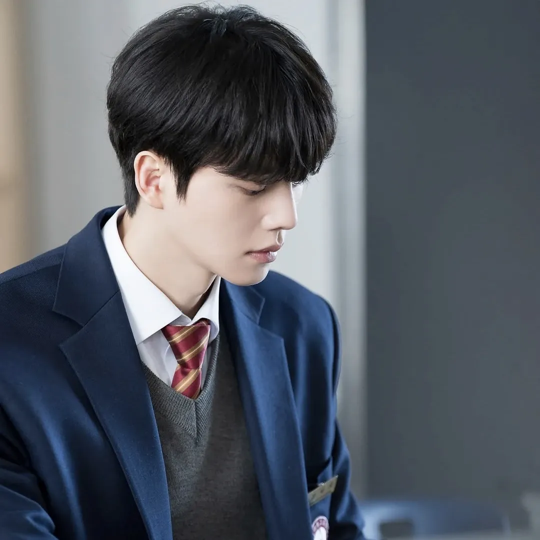 Latest photo of Song Kang