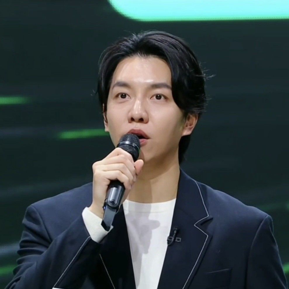 A moment captured by a fan of Lee Seunggi