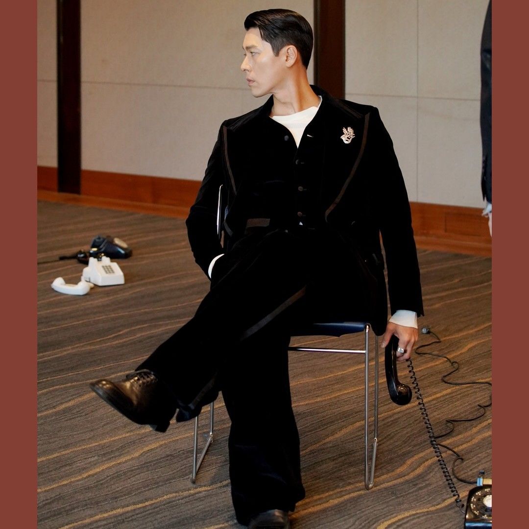 Momen yang diabadikan oleh penggemar Hyun Bin