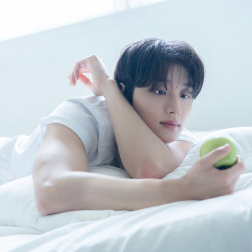 Behind-the-scenes cut of Kim Jaewon