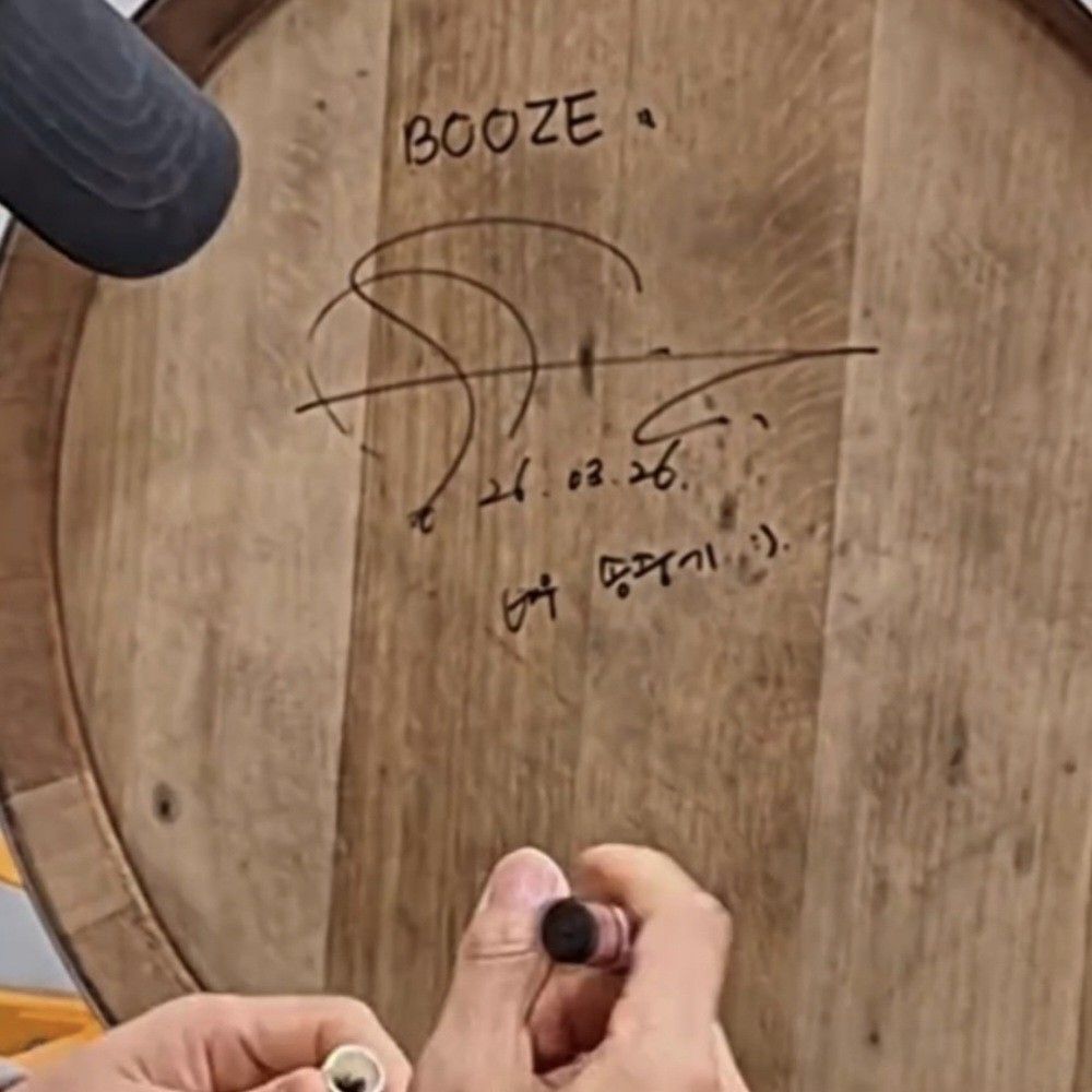 Recent activity shot of Song Joongki