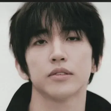Behind-the-scenes cut of Lee Seungyoon