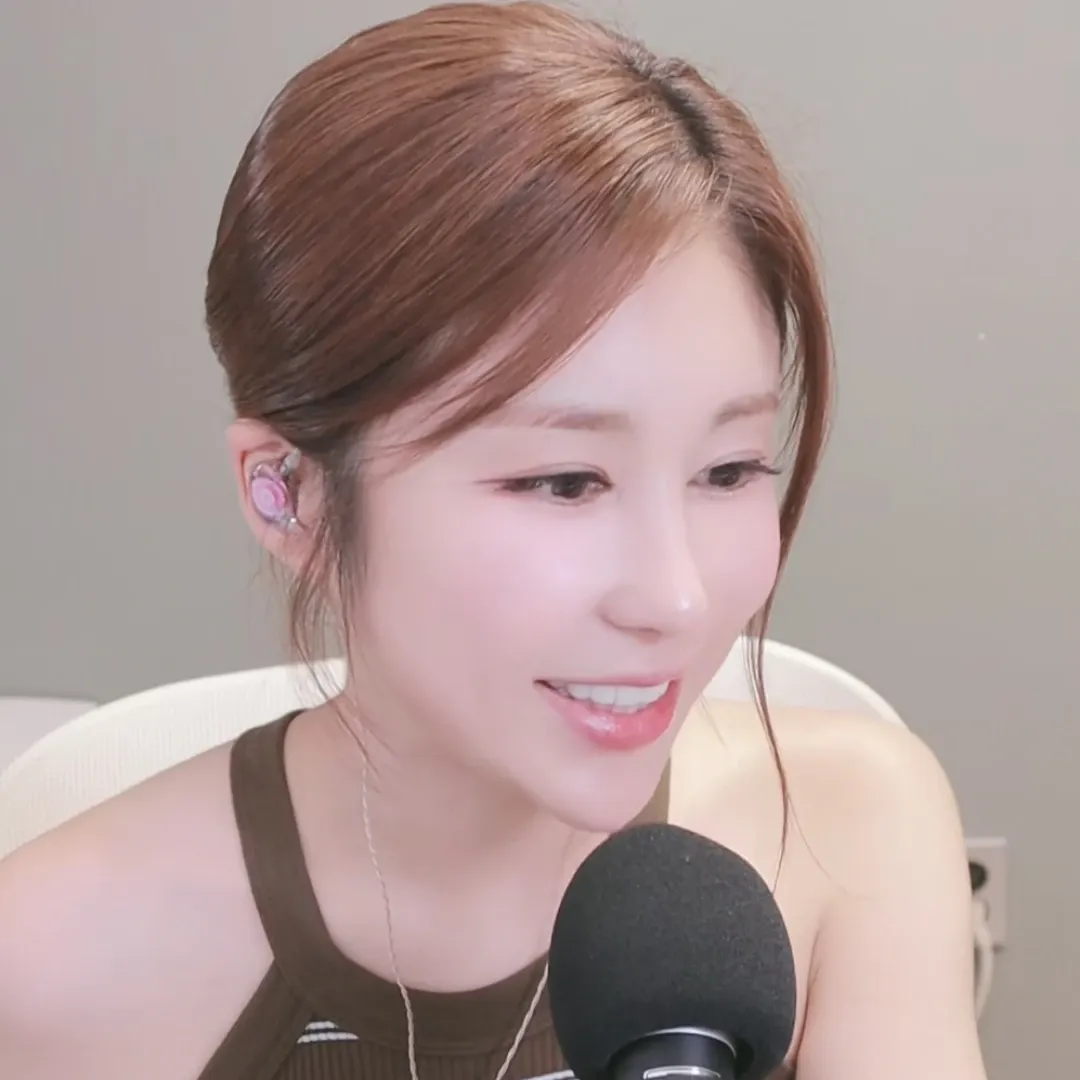Recent activity shot of Kim Soyou